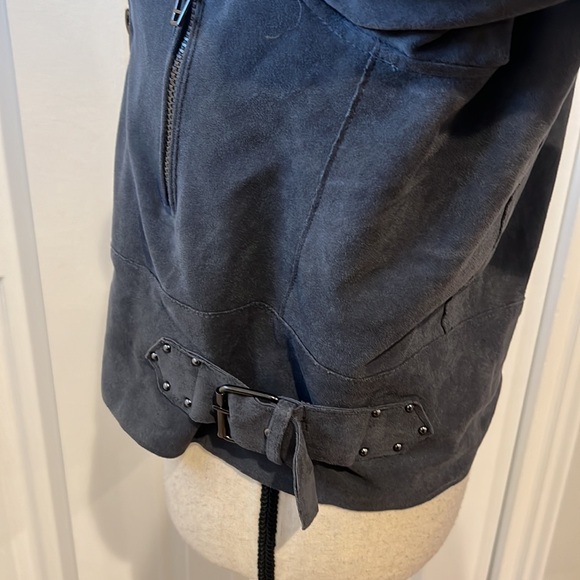 10. Blank NYC Grey Suede Moto Jacket - Picture 4 of 7